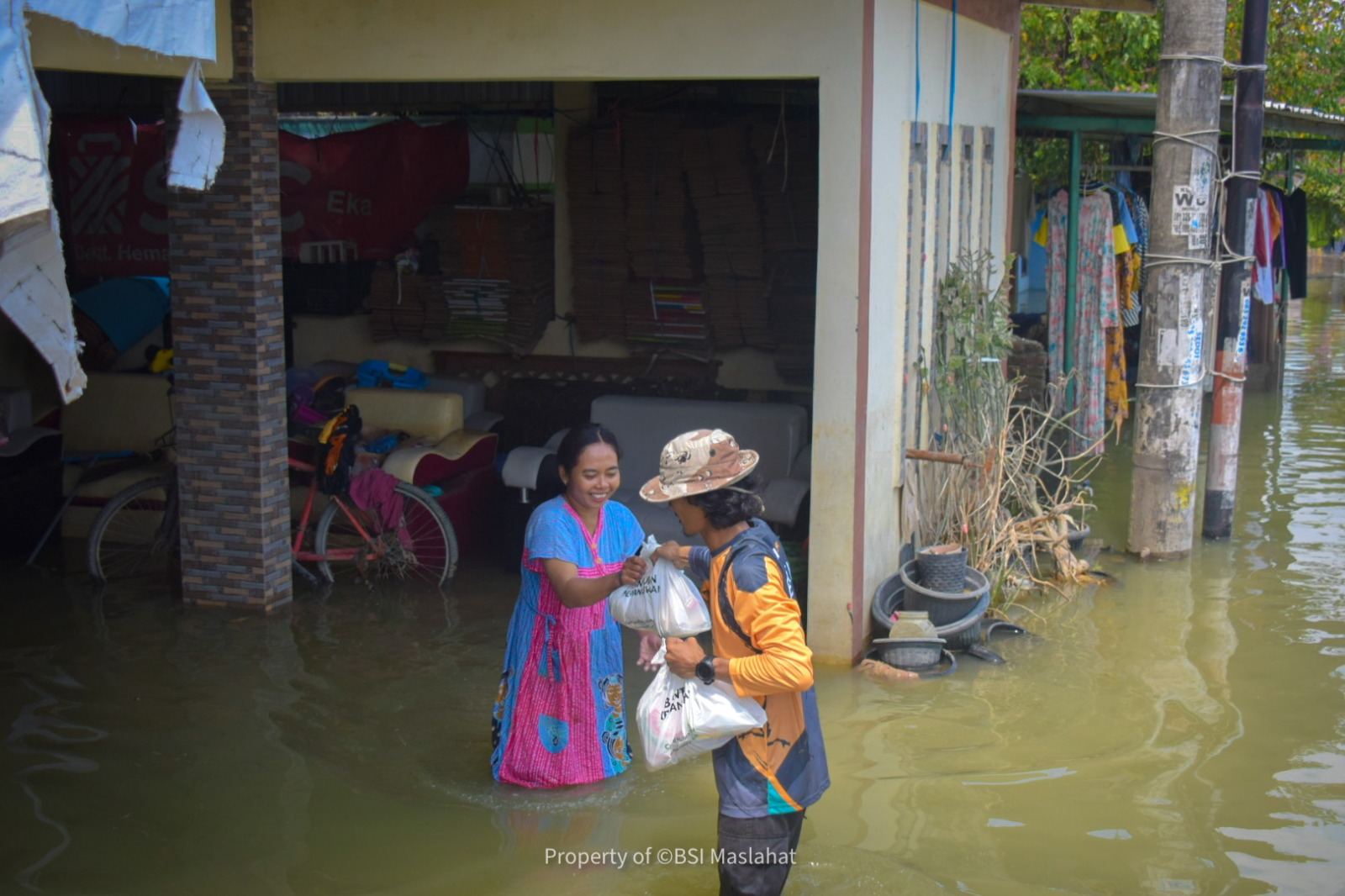 BSI Maslahat Kembali Salurkan Bantuan Kemanusiaan Banjir Demak dan Kudus