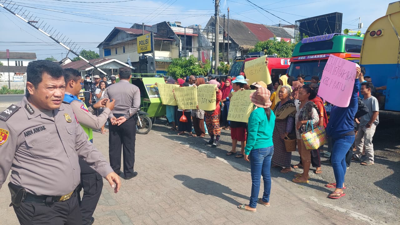 Aliansi Masyarakat Kecamatan Pancur Batu Demo Polsek Pancur Batu Terkait Maraknya Judi Tembak Ikan, Narkoba dan Galian C Ilegal