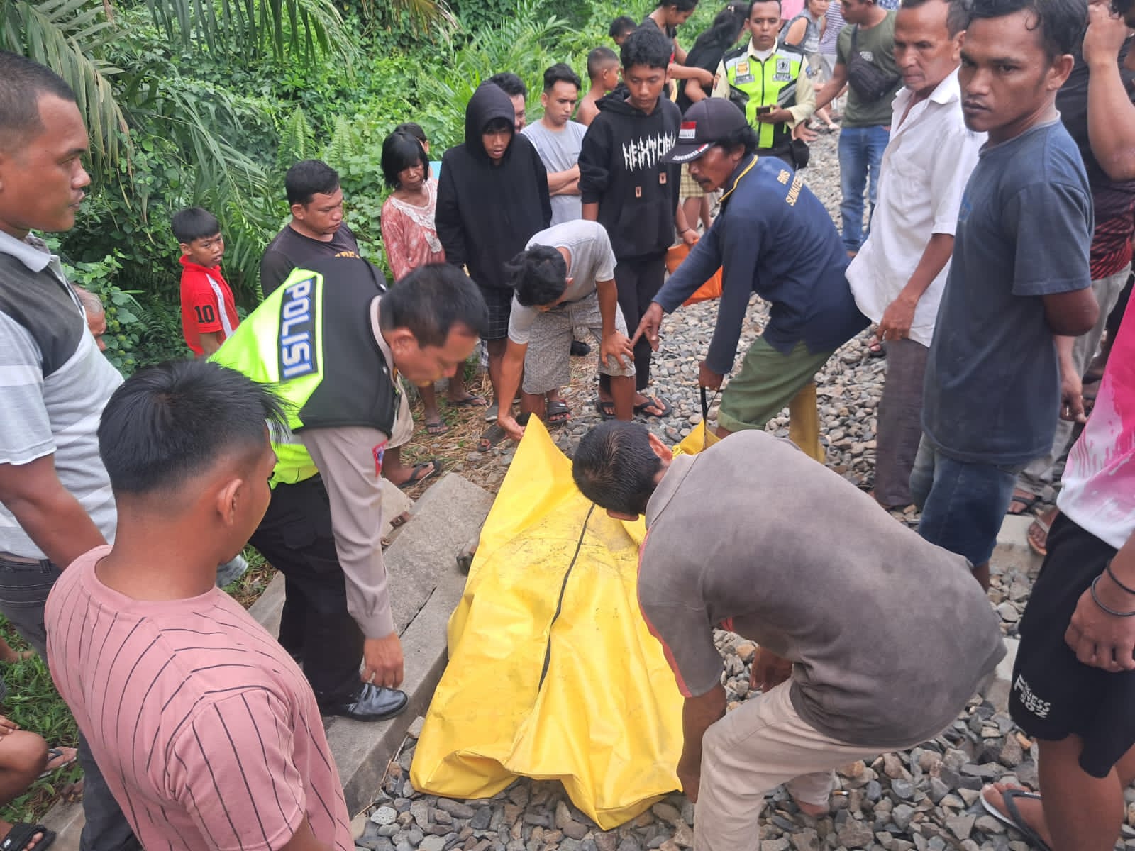 Ditabrak Kereta Api, Warga Pakam Tewas