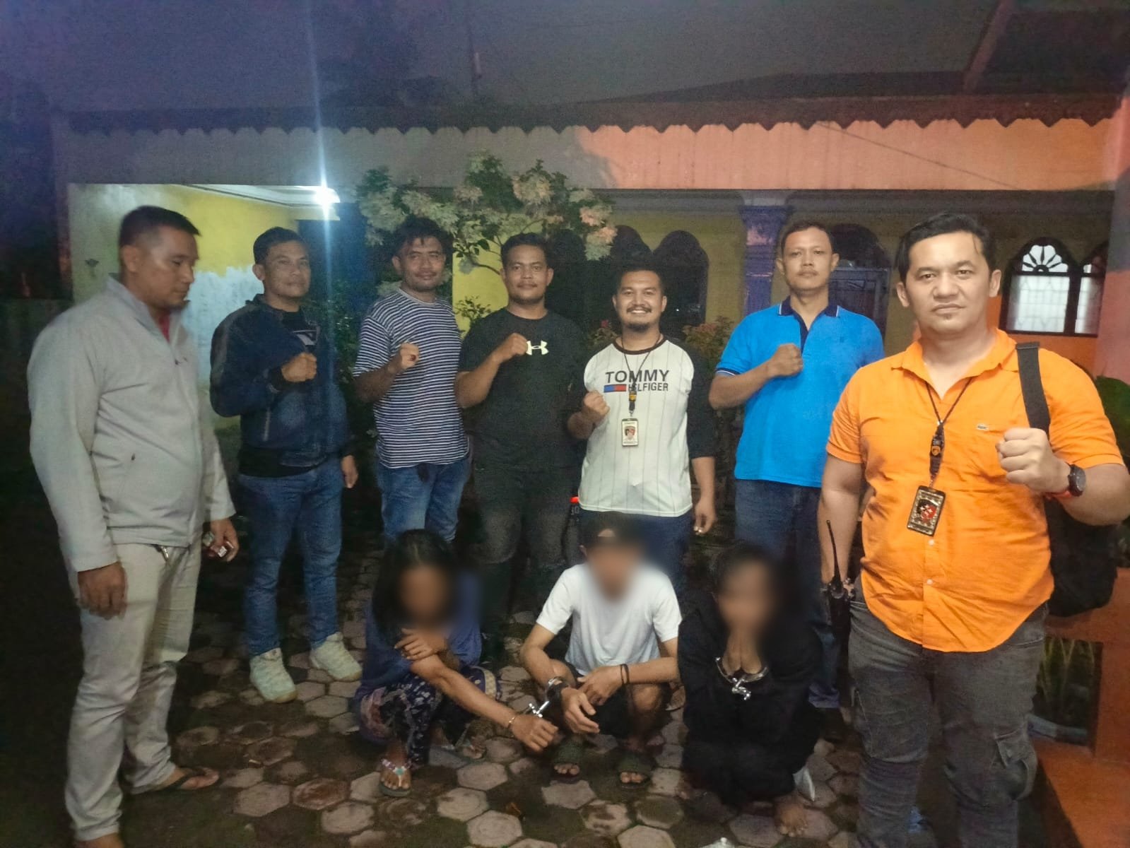 2 Pria dan 1 Wanita Naik Sepeda Motor, Sempat Buang Narkoba