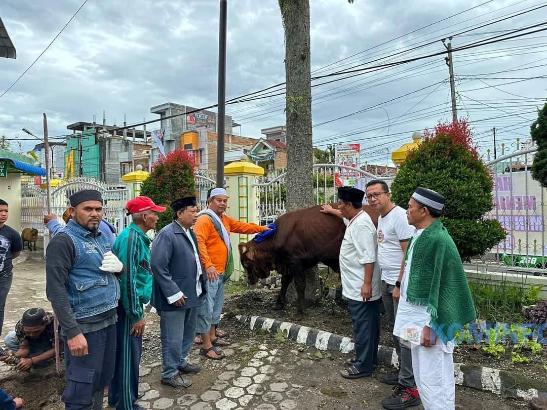 Idul Adha 1445 H, Bupati Karo Serahkan Hewan Kurban