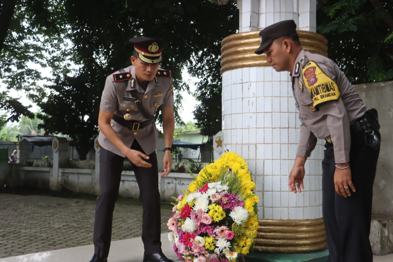 Ziarah ke Makam Pahlawan, Wakapolres Langkat: Jangan Lupakan Jasa Para Pahlawan