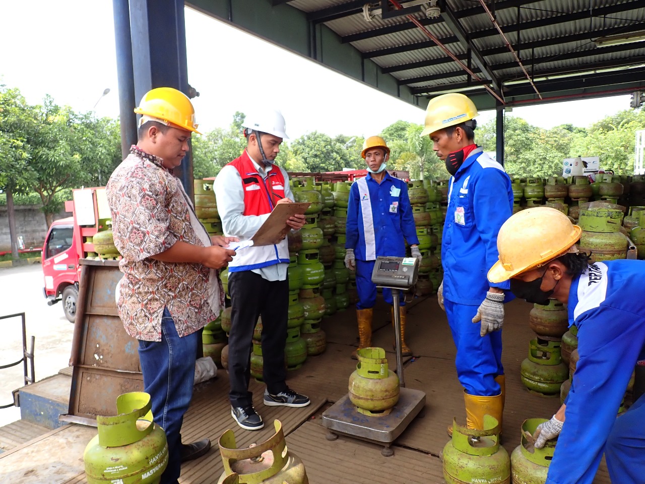 Pastikan Isi LPG 3 Kg Sesuai, Pertamina Patra Niaga Cek Berkala SPBE di Sumut