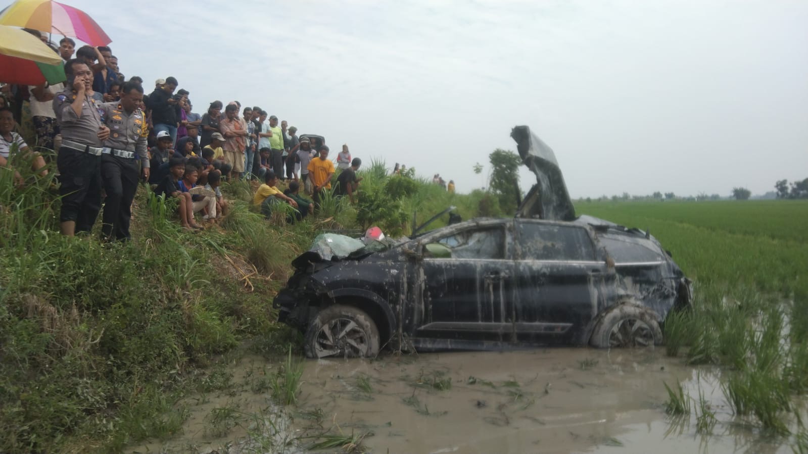 Kereta Api Tabrak Toyota Rush di Deli Serdang, Enam Orang Tewas