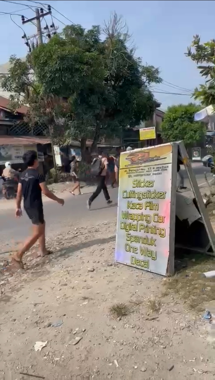 Tawuran di Jalan Pelajar, Remaja Acungkan Klewang
