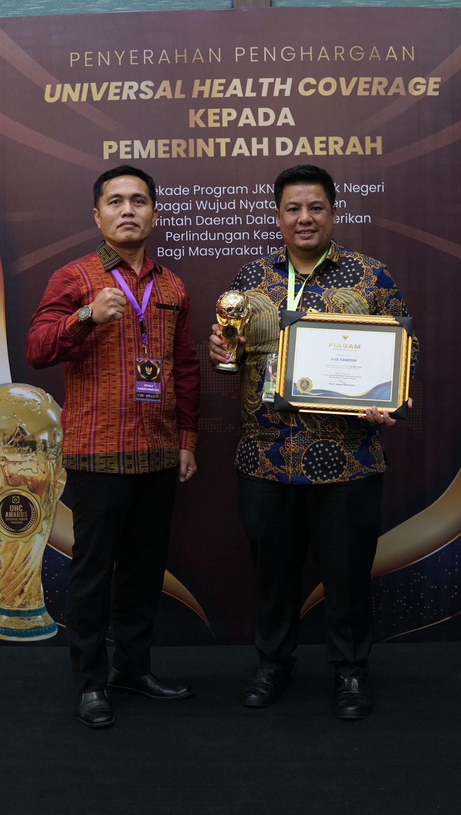 Bupati Samosir Terima Penghargaan UHC Tingkat Utama