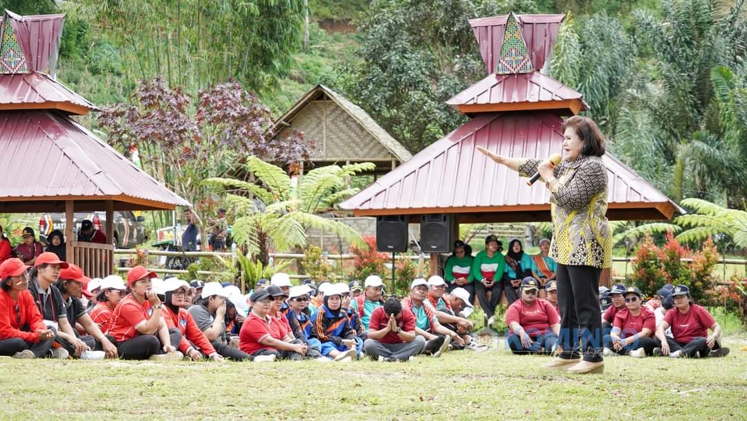 Bupati Karo Beri Motivasi dan Berbagi Pengalaman kepada Tenaga Pendidik