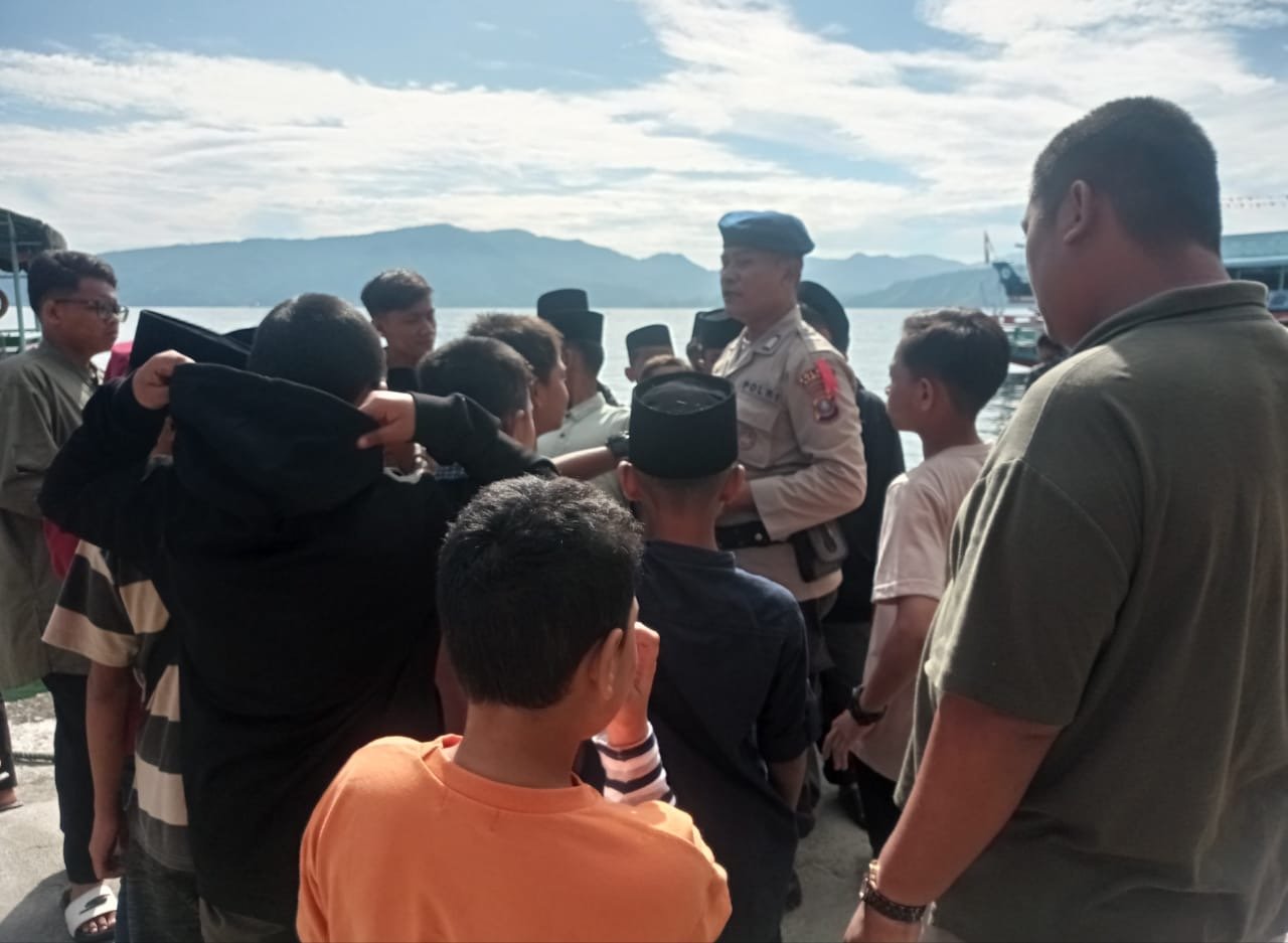 Polres Samosir Pelayanan Prima di Pelabuhan Kapal Simanindo