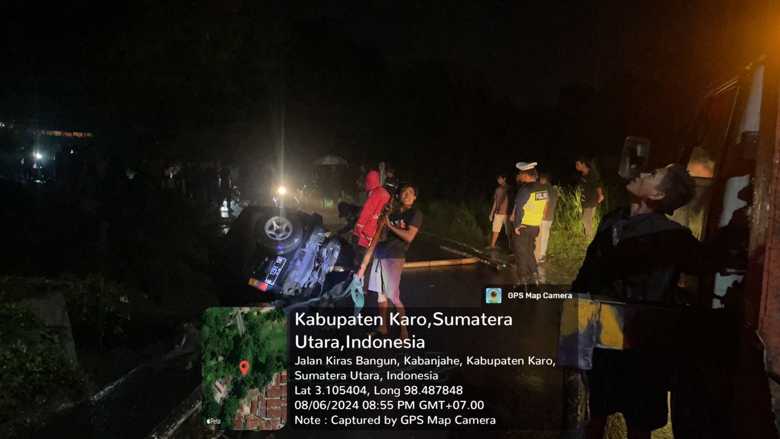 Polisi Evakuasi Mobil dari Jurang Akibat Longsor di Jalan Kiras Bangun Kabanjahe