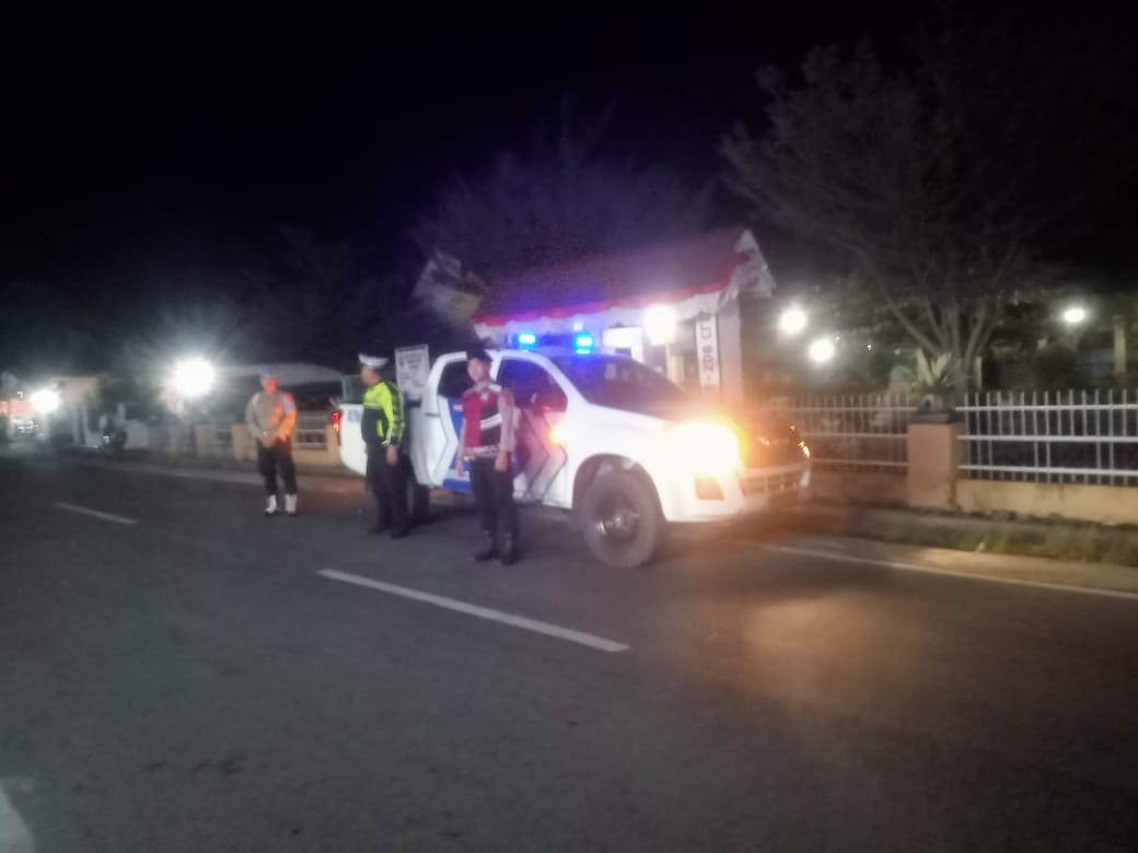 Polres Padang Lawas Melaksanakan Patroli Blue Light