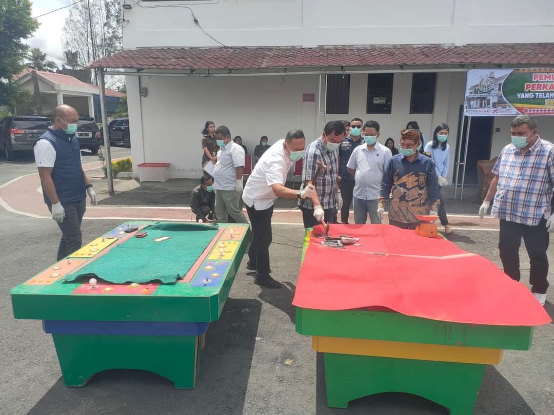 Pemusnahan Barang Bukti Narkotika dan Perjudian di Kejari Karo