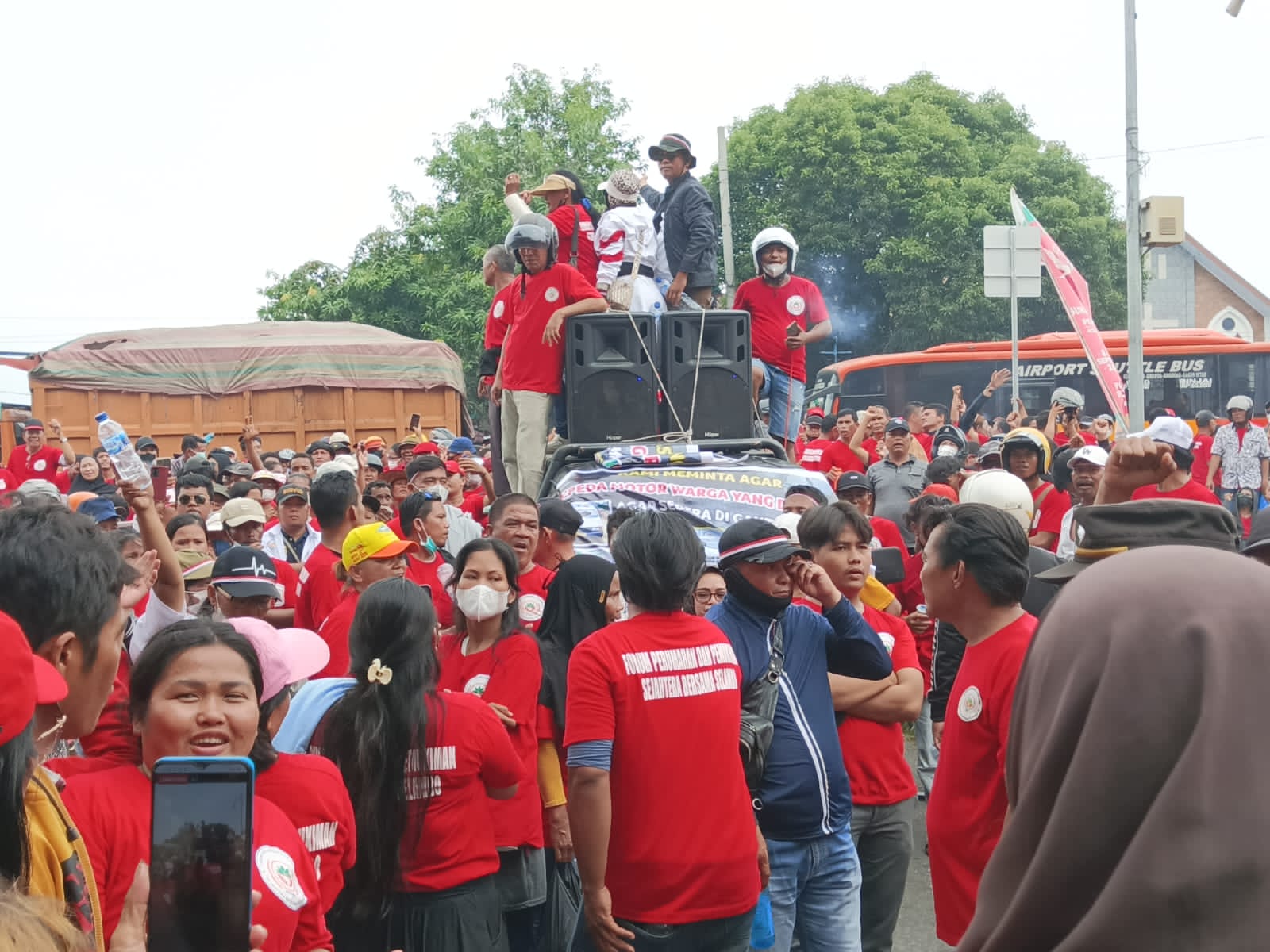 Massa Aksi Desak Tangkap Pimpinan Geng Motor Penyerangan Selambo