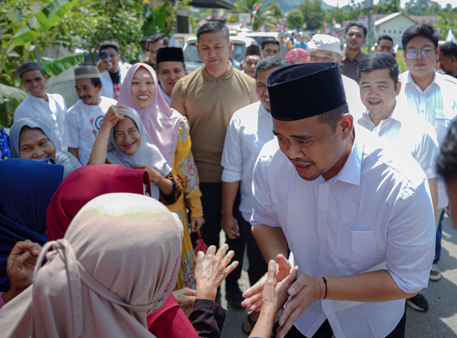 Jawab Keluhan Warga Madina soal Jalan Rusak, Bobby Nasution: Kepala Daerah Tak Boleh Lempar Tanggungjawab
