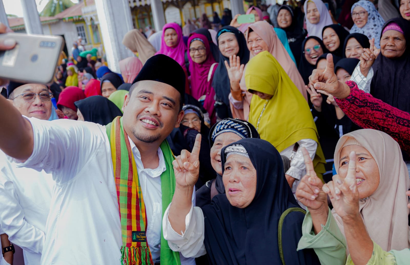 Kampanye Hari Kedua di Tabagsel, Bobby Nasution Didoakan Ribuan Jamaah Majelis Taklim Al Yusufiyah Menang di Pilgubsu 2024