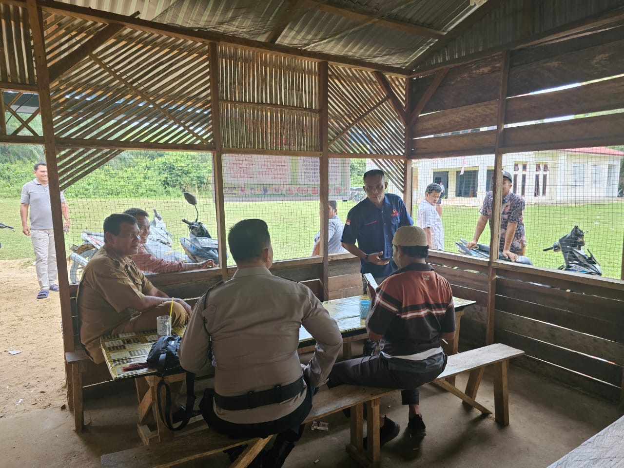 Bhabinkamtibmas Polsek Barteng Laksanakan Sambang dan Patroli Dialogis