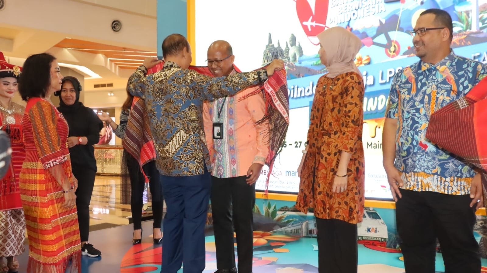 Tinjau Langsung Pameran DATF, Plt Bupati Samosir Sampaikan Hal Ini