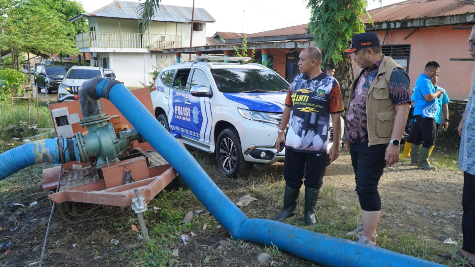 Pj Bupati Langkat Tinjau Lokasi Banjir di Tanjung Pura dan Serahkan Bantuan