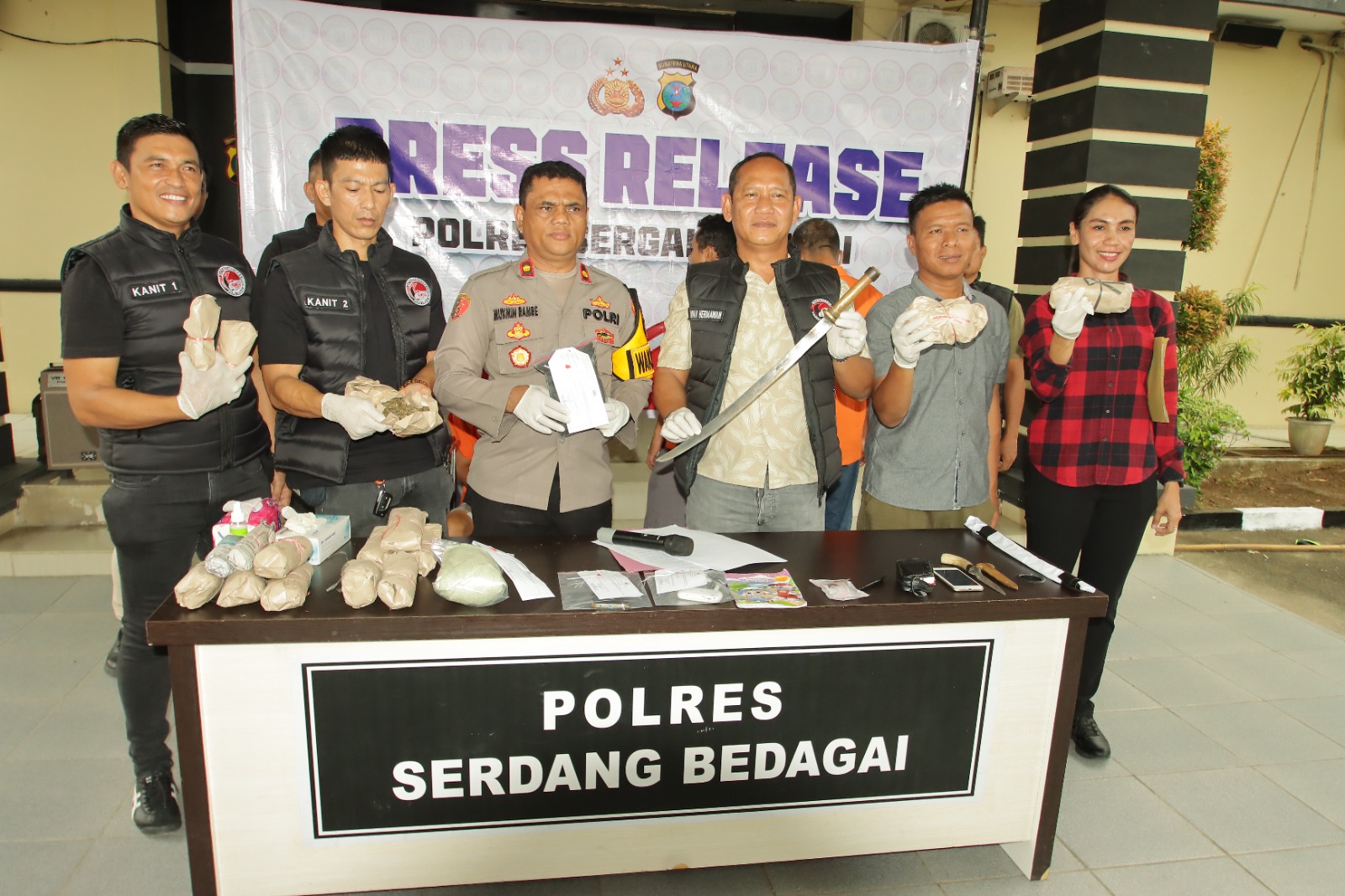 BD Sabu dari Pantai Cermin Ditembak, Acungkan Pedang Saat Ditangkap