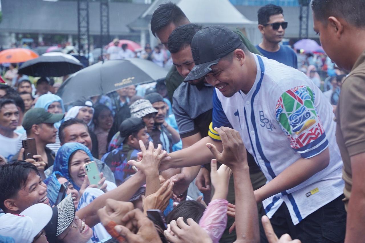 Hujan-hujanan, Bobby Nasution Disambut Antusias Warga Pematangsiantar
