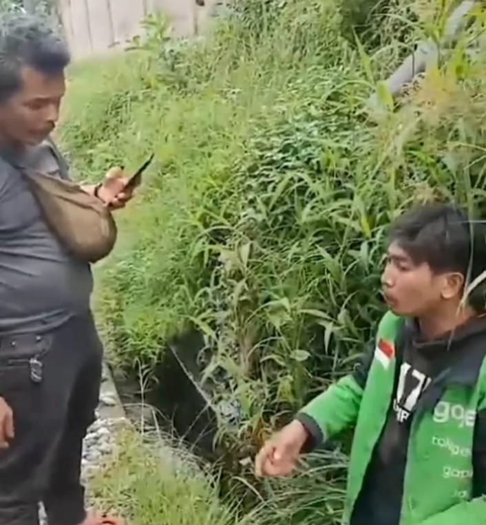 Aksi Begal Bersenpi dan Sajam Rampas Motor Driver Ojol di Medan Johor