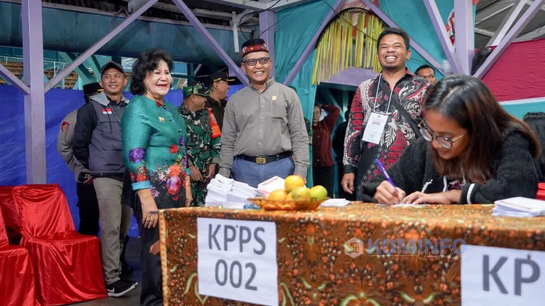 Bupati Karo dan Forkopimda Tinjau Sejumlah TPS Usai Pemilihan