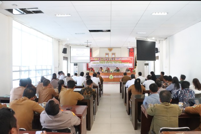 Bupati Samosir Pimpin Rapat Lintas Sektoral Kesiapan Operasi Lilin Toba