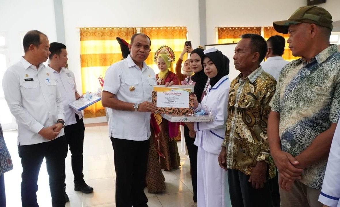 Hadiri Capping Day Akbid Langkat, Pj. Bupati: Layani Masyarakat Dengan Senyuman