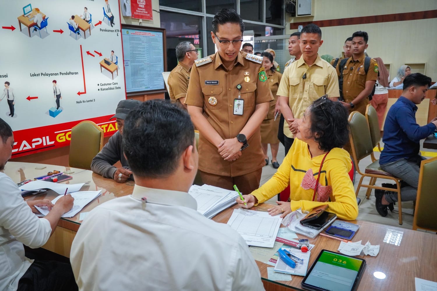 Sidak Disdukcapil, Rico Waas: Beri Pendampingan agar Masyarakat Tak Bingung