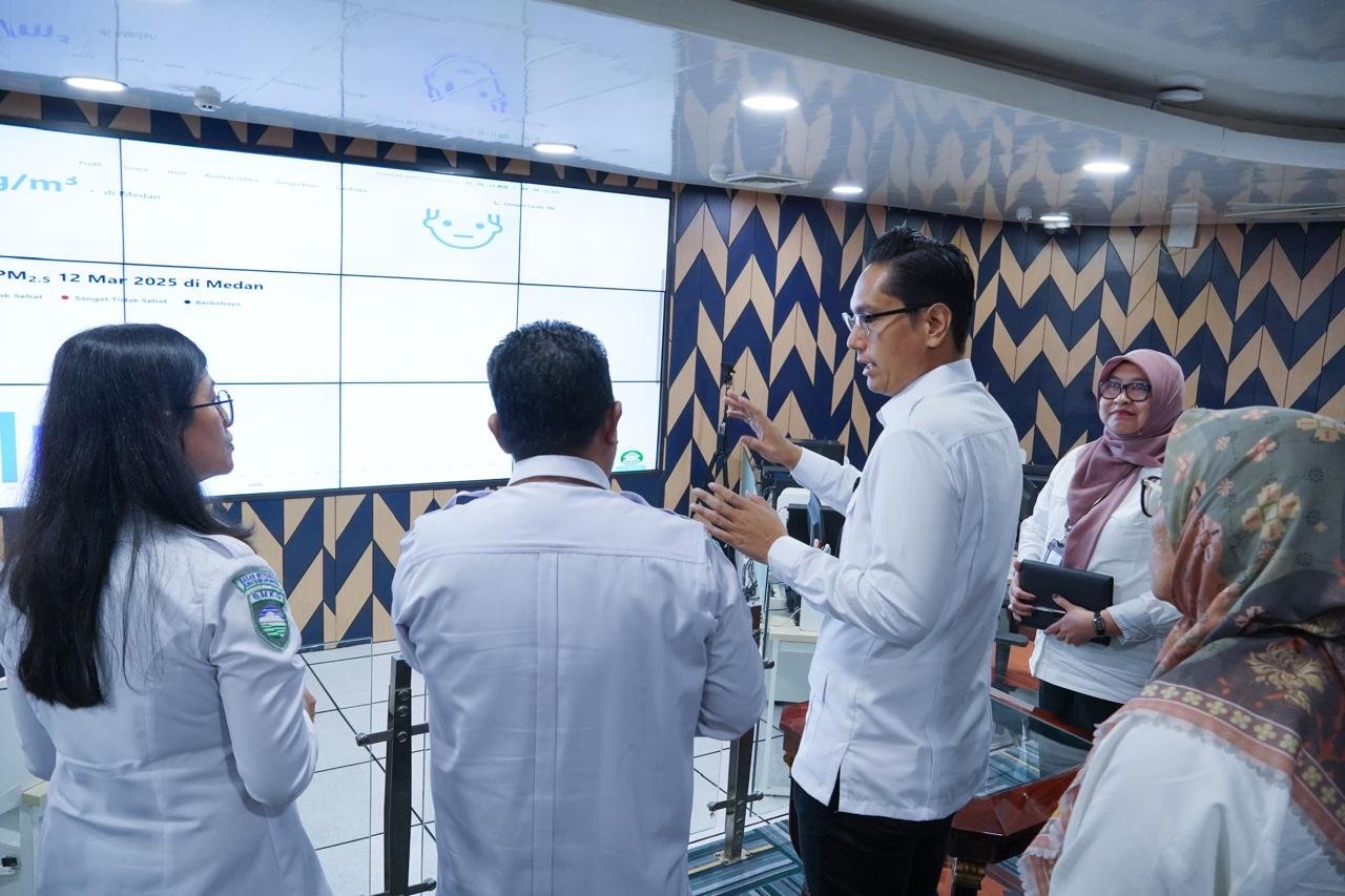 Rico Waas Dukung BBMKG Sebar Informasi Cuaca Melalui Videotron Pemko Medan