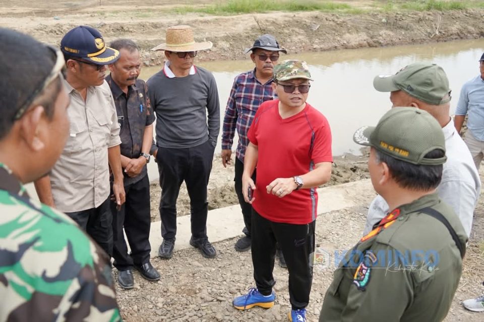 Wabup Karo Tinjau Kawasan Pengembalaan Nodi dan Lahan Pertanian Terdampak Banjir