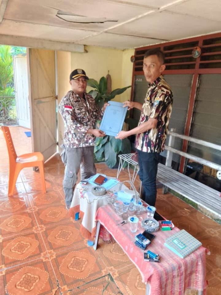 Ketua Rayon GM FKPPI Labuhan Deli Serahkan SK kepada Pengurus Subrayon Pematang Johar