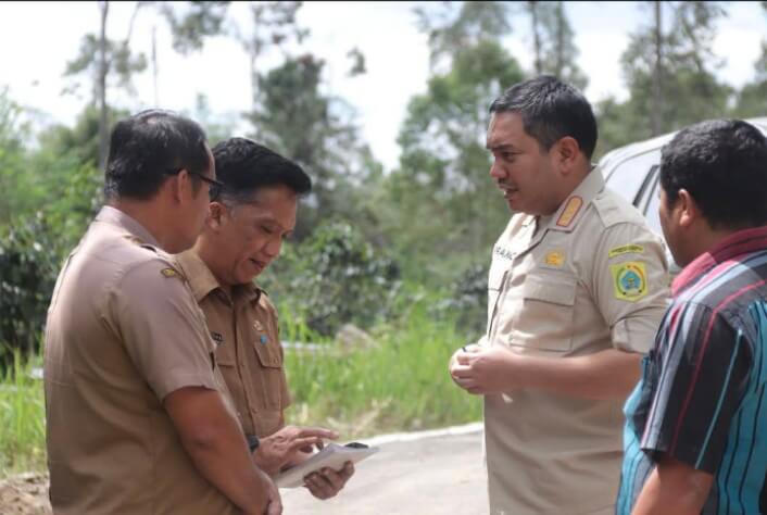 Bupati Pakpak Bharat Meninjau Jalan Penghubung Pakpak Bharat-Samosir