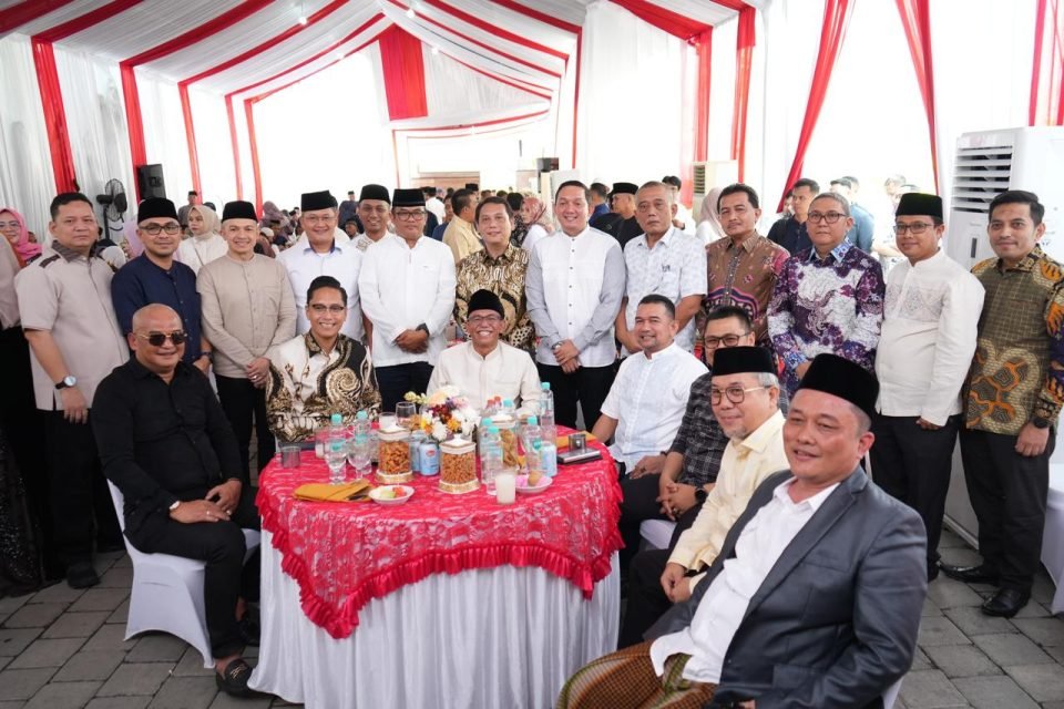 Open House Wakil Wali Kota Medan, Rico Waas Dendangkan Dua Buah Lagu