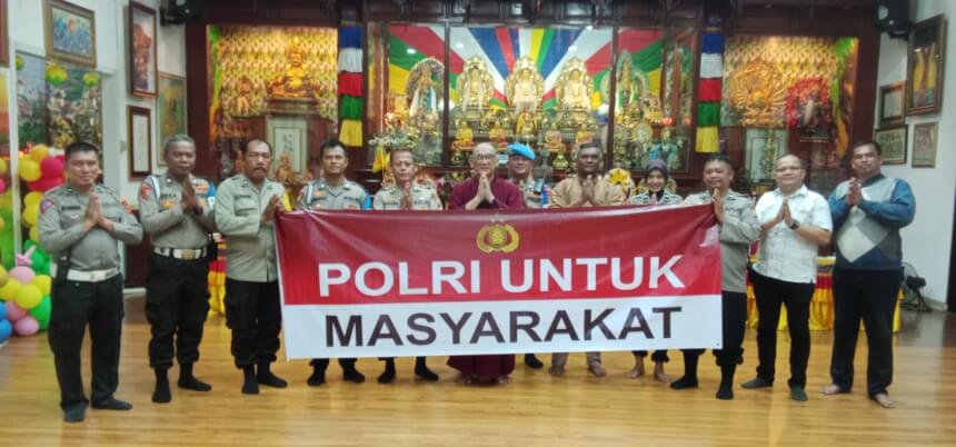 Polsek Medan Timur Gelar Bakti Sosial di Vihara Satya Buddha Purnama