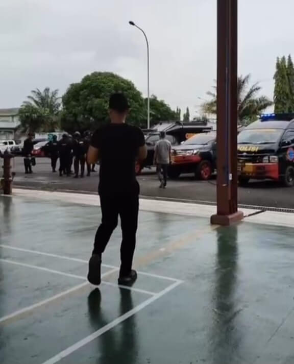 Suasana evakuasi di Bandara Kualanamu karena adanya teror ancaman bom pesawat Saudi Arabian Airlines