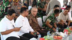 PJ Sekda Provinsi Sumatera Utara (Sumut) Arman Effendy Pohan bersama Kapolda Sumut Irjen Pol Whisnu Hermawan Februanto, dan Pangdam I/Bukit Barisan Mayjen TNI Rio Firdianto dan unsur Forkopimda lainnya menghadiri dan menyaksikan groundbreaking gudang ketahanan pangan Polri, di Jalan Flamboyan Medan, Kamis (5/6/2025).