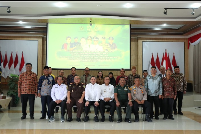 Bupati Pakpak Bharat Sampaikan Pentingnya Peran Setiap Unsur Saat Pelantik FKUB,FPK dan FKDM