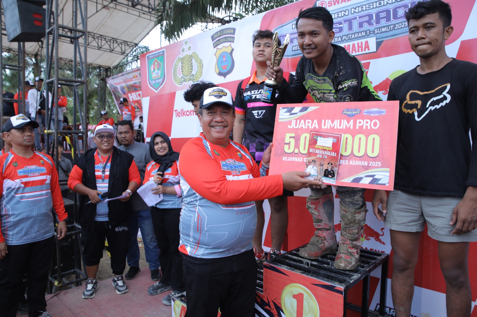 Bupati Asahan Hadiri Penutupan Kegiatan Kejurnas Grasstrack 2025