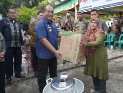Bupati Asahan Serahkan Fasilitas Bantuan Sosial Pembangunan Ekonomi Masyarakat di Kecamatan Air Batu