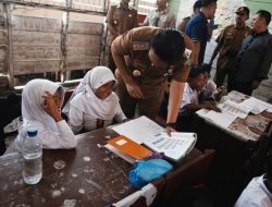 Prihatin Kondisi SD Negeri 068009 Kampung Nelayan, Rico Waas Janji Segera Benahi