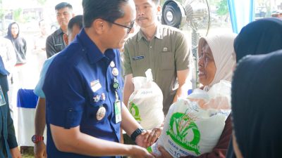 Rico Waas Salurkan  Bantuan Beras pada 500 Keluarga di Medan Utara,1.000 Asuransi Nelayan BPJS Ketenagakerjaan
