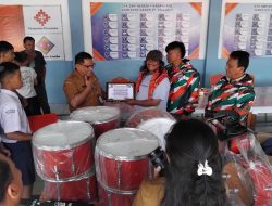Dukung Ekstrakurikuler, LMP Karo Bantu Alat Drumband ke SMPN 1 Kabanjahe