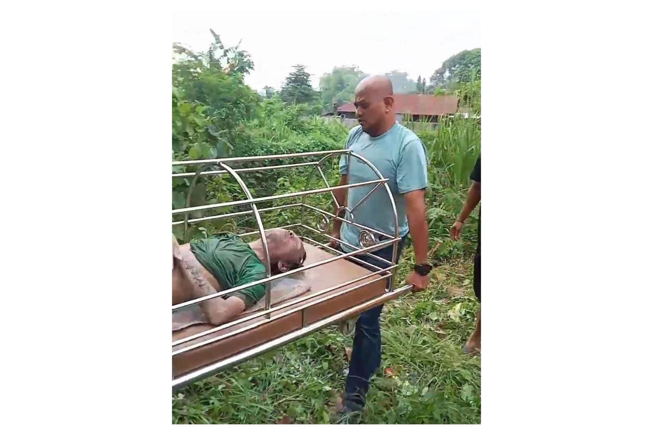 Pria Berkaos Hijau Ditemukan Mengambang di Sungai Babura