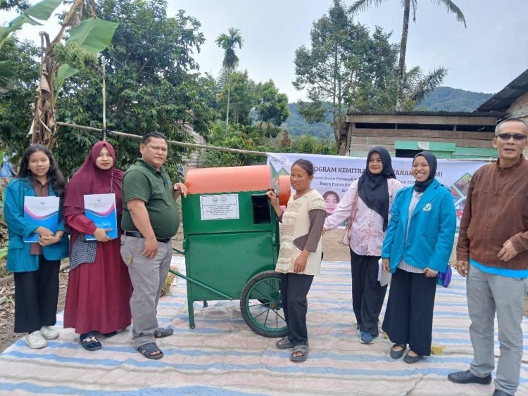 Unimed Bantu UMKM Binjai Tingkatkan Kualitas Keripik Lewat Mesin Peniris Minyak