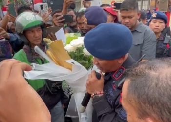 Driver Ojol Datangi Mako Brimobda Sumut Doakan Almarhum Affan Kurniawan