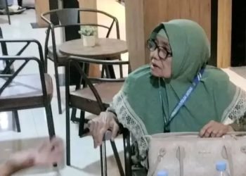 Viral! Nenek Endang Disomasi Rp115 Juta Gegara Siarkan Liga Inggris 