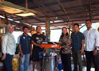 Unimed Bantu UMKM Binjai Tingkatkan Kualitas Keripik Lewat Mesin Peniris Minyak