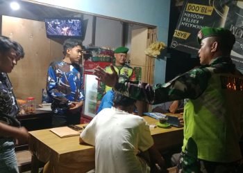 Danramil 02/Kutalimbaru Pimpin Patroli Pos Kamling Bersama AMPI, Wujudkan Keamanan Malam