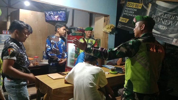 Danramil 02/Kutalimbaru Pimpin Patroli Pos Kamling Bersama AMPI, Wujudkan Keamanan Malam