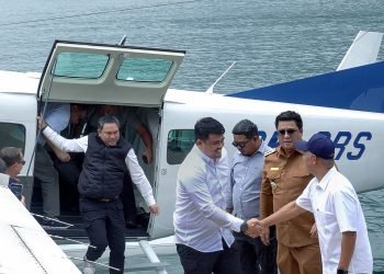 Transportasi Baru di Danau Toba, Bobby Jajal Pesawat Amfibi